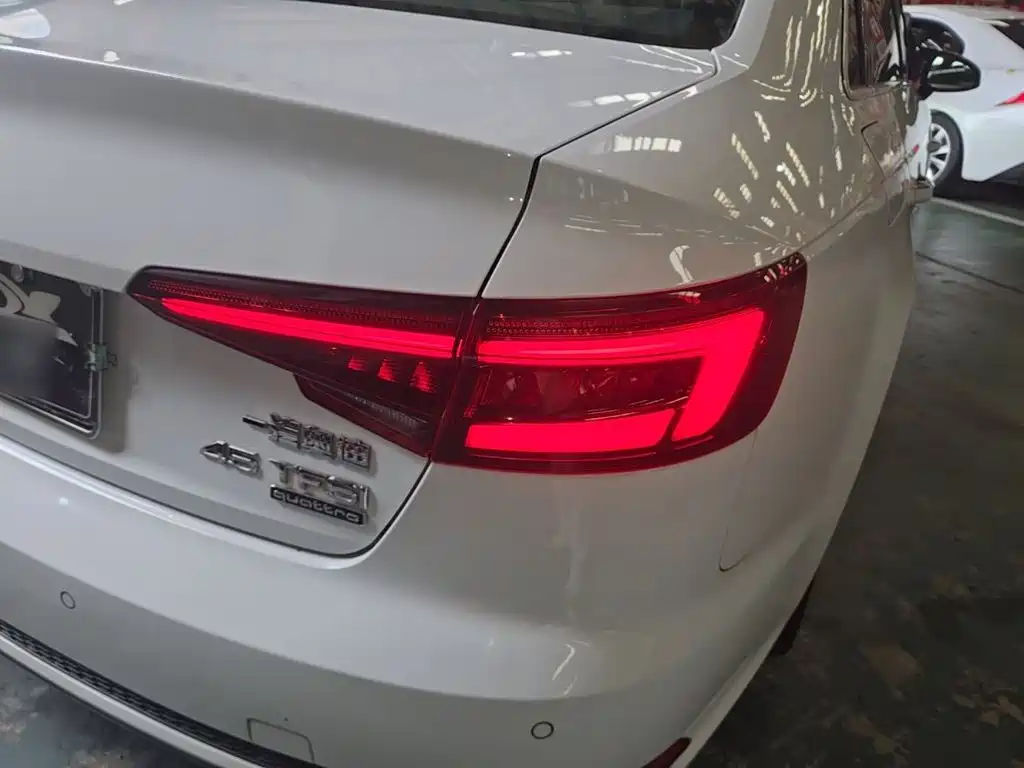 Audi A4L 2018 — фото 24
