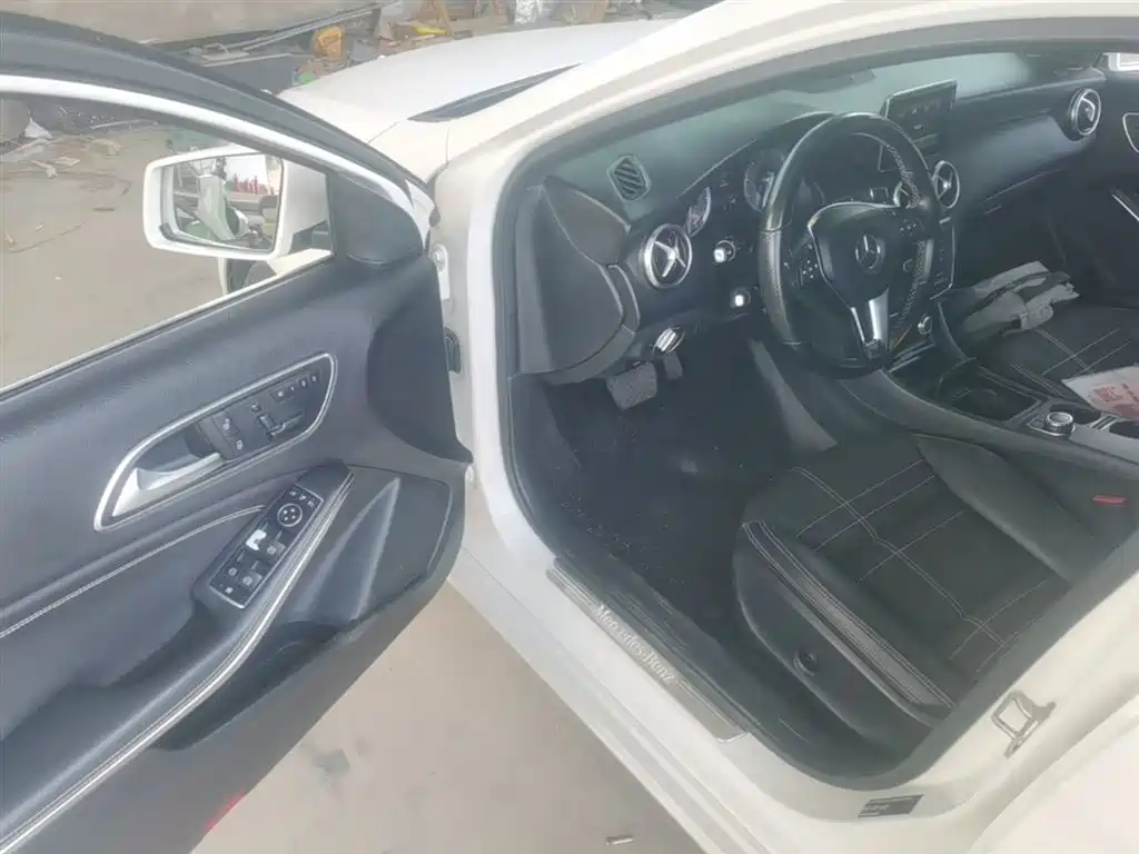 Mercedes-Benz A-Class 2015 — фото 16
