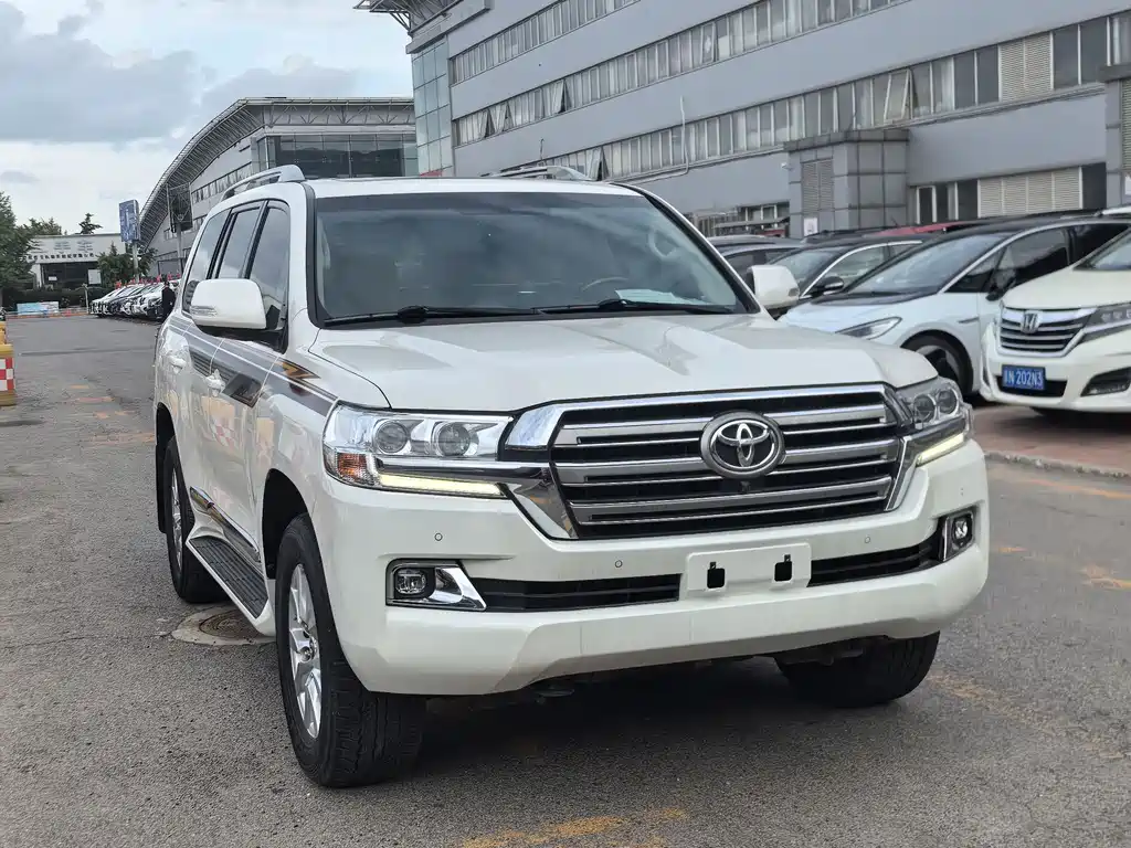 Toyota Land Cruiser 2018 — фото 2