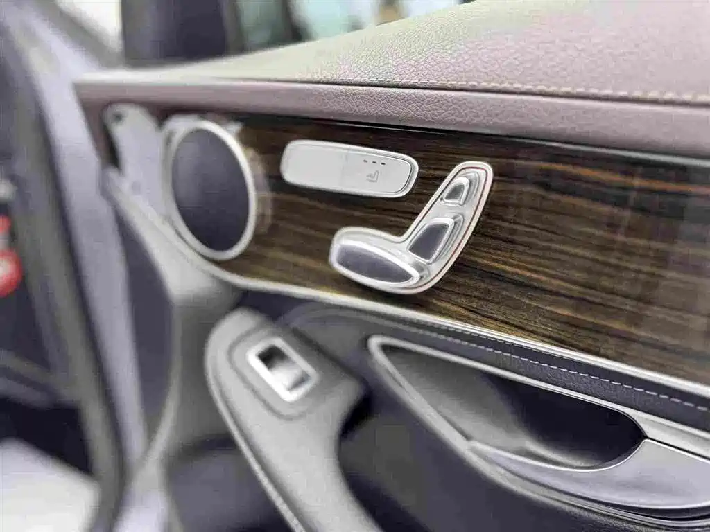 Mercedes-Benz GLC 2018 — фото 17