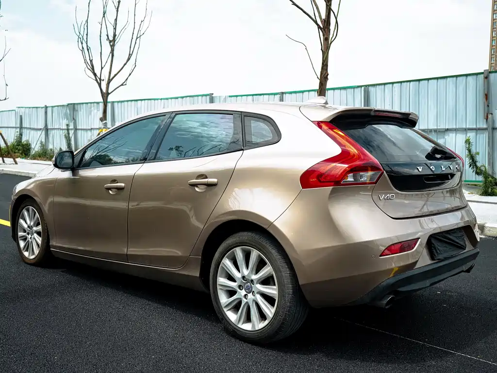 Volvo V40 2016 — фото 5