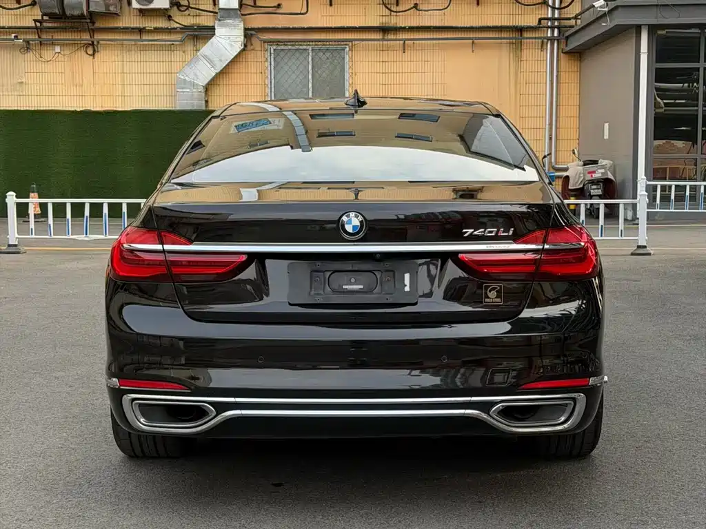 BMW 7 Series 2018 — фото 9