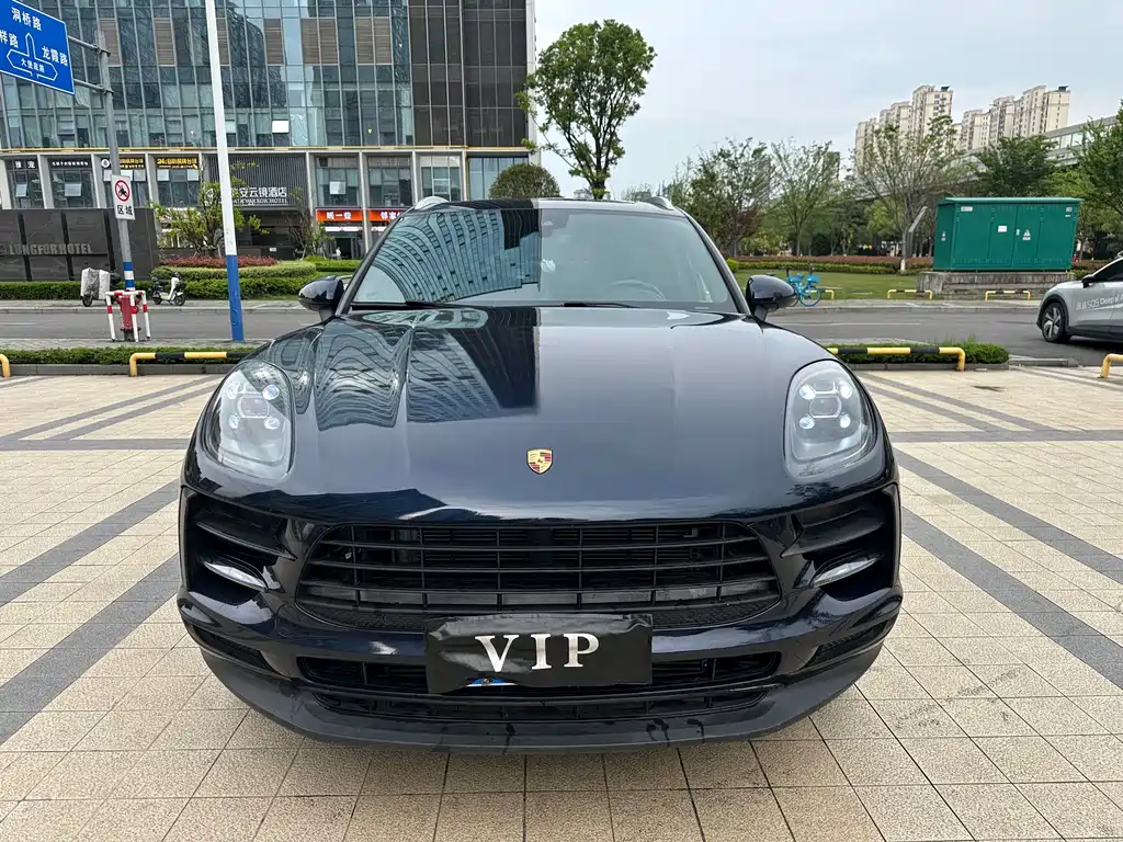 Porsche Macan 2019 — фото 1
