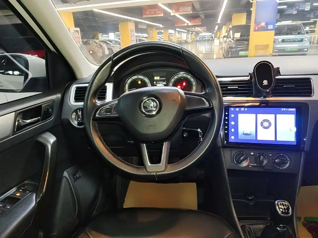 Skoda Rapid 2018 — фото 11
