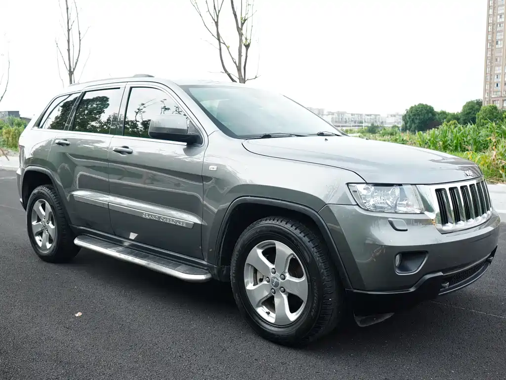 Jeep Grand Cherokee 2013 — фото 3