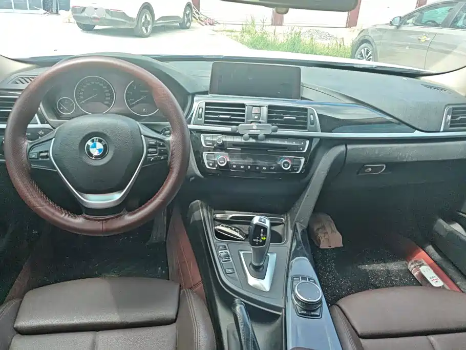 BMW 3 Series 2019 — фото 12