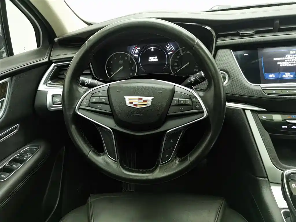 Cadillac XT5 2018 — фото 11