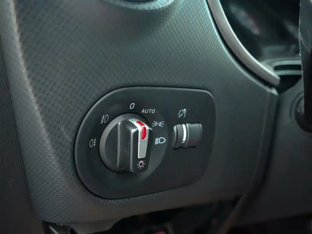 SEAT Leon 2013 — фото 20