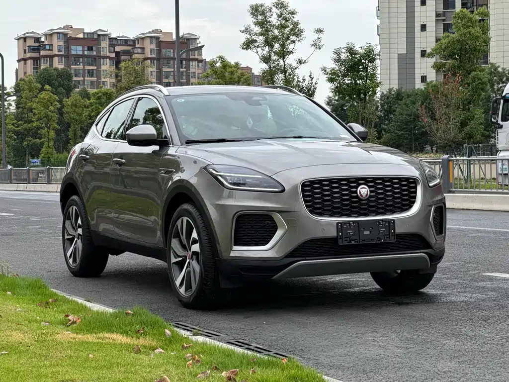 Jaguar E-PACE 2023 — фото 3