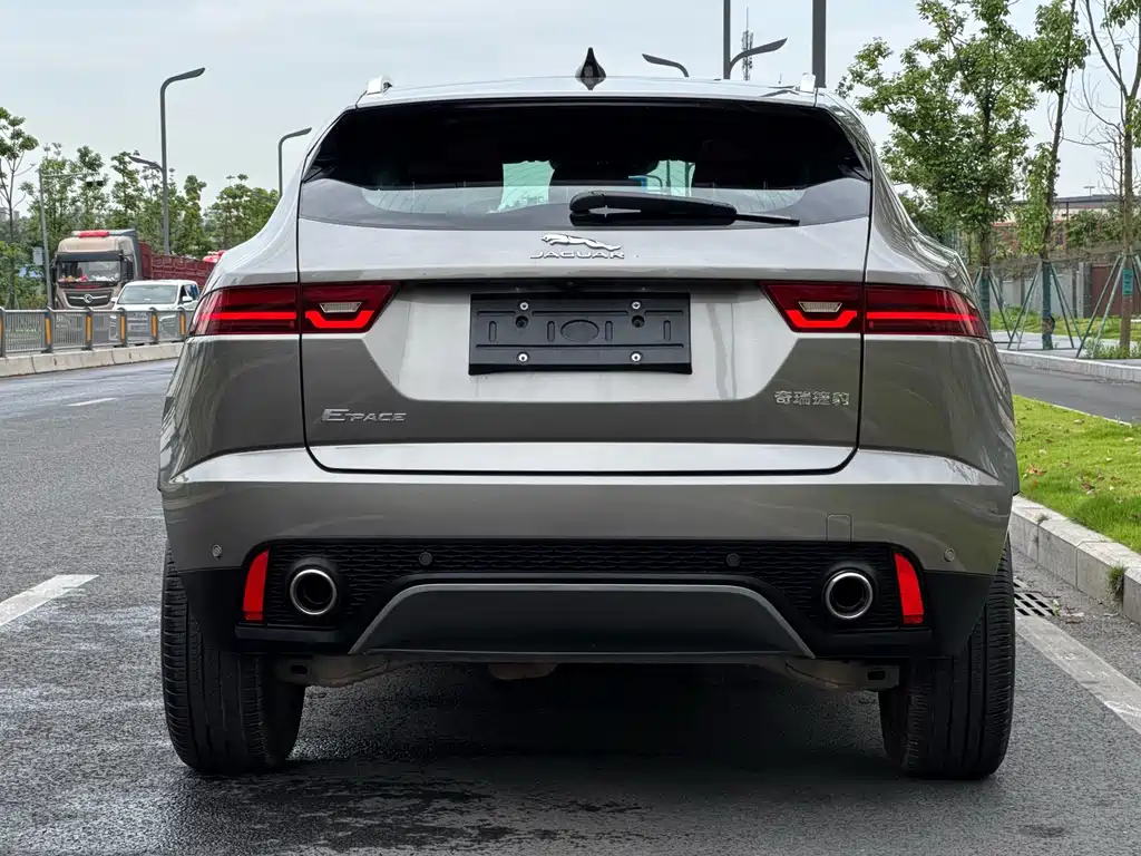 Jaguar E-PACE 2023 — фото 15