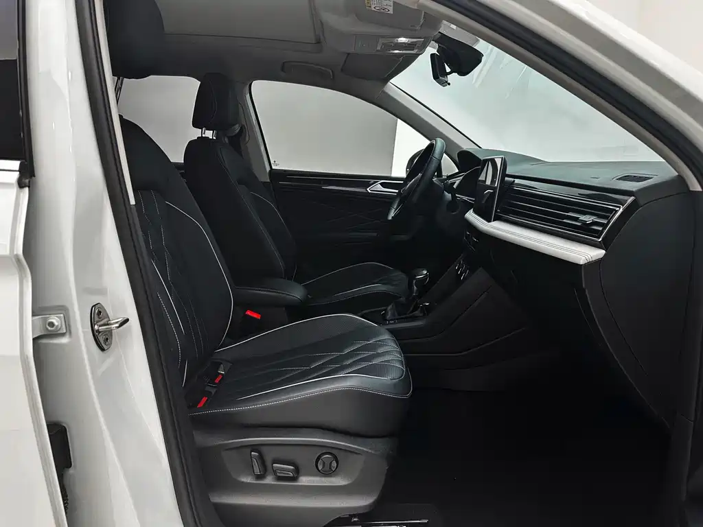 Volkswagen Tiguan L 2023 — фото 20