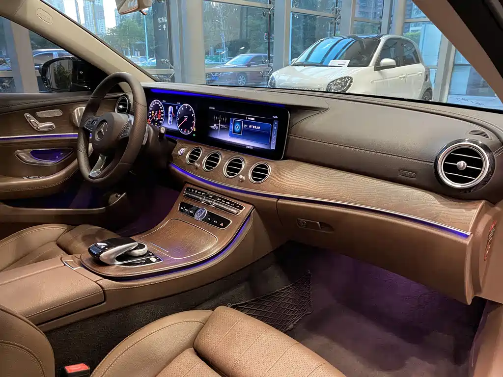 Mercedes-Benz E-Class 2018 — фото 11