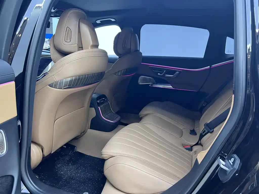 Mercedes-Benz E-Class 2025 — фото 15
