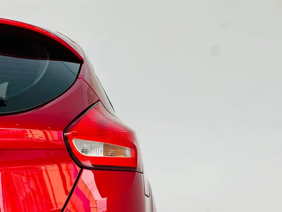 Ford Focus 2017 — фото 11