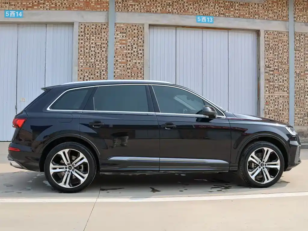 Audi Q7 2021 — фото 16