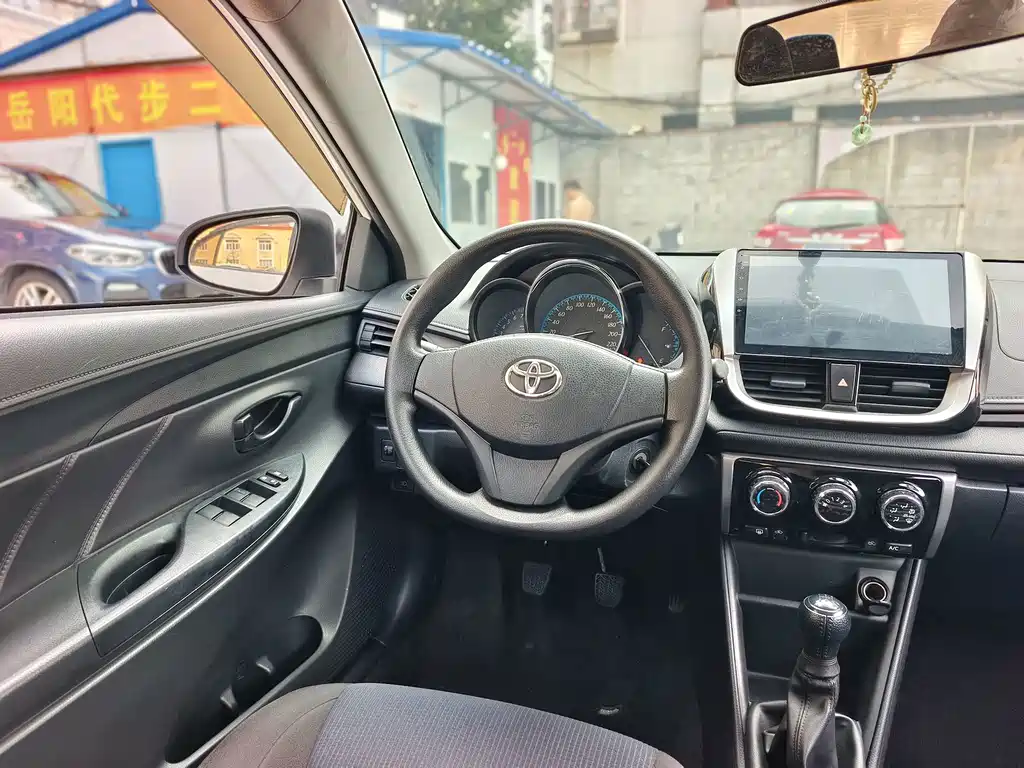 Toyota Yaris L 2017 — фото 8