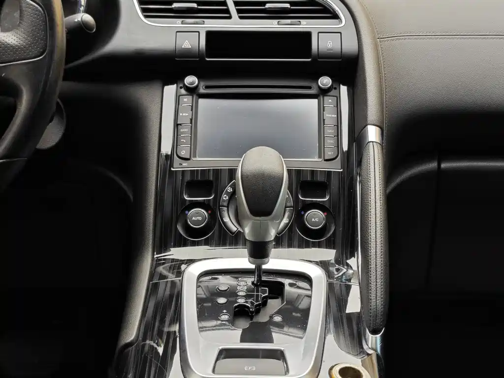 Peugeot 3008 2015 — фото 19