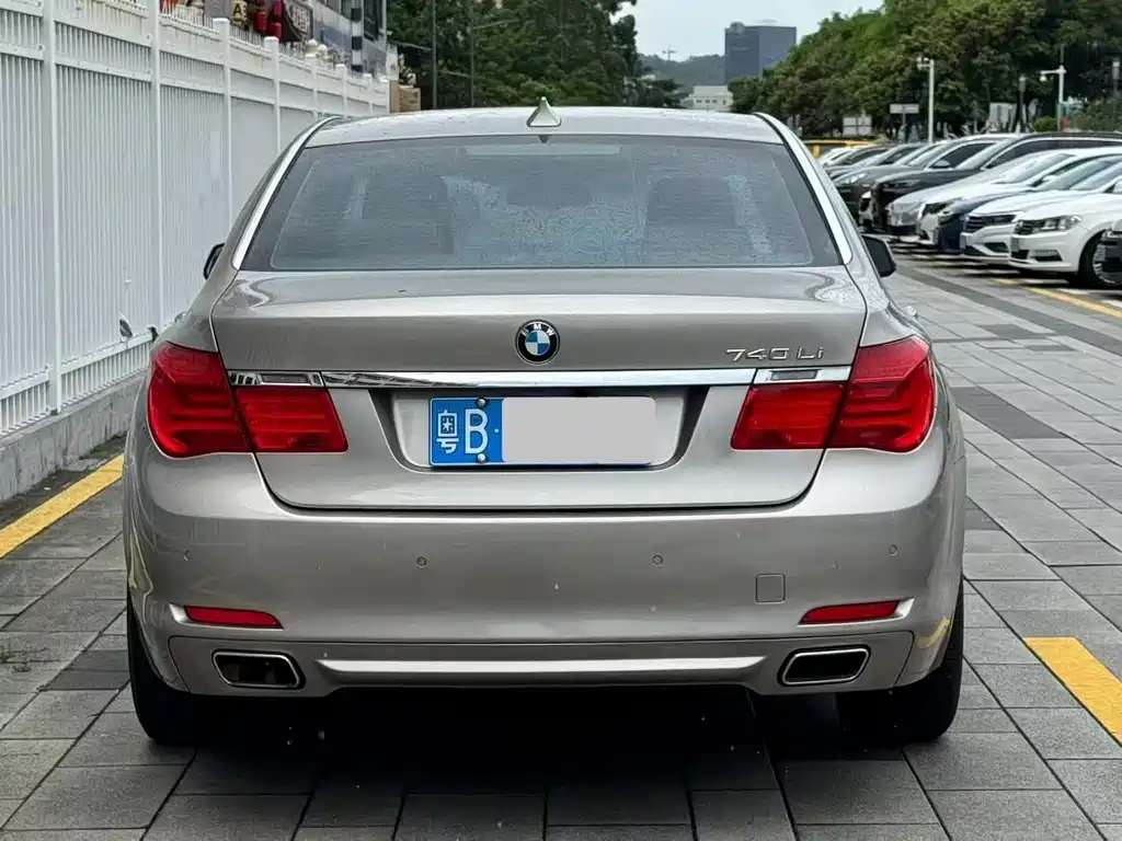 BMW 7 Series 2011 — фото 8