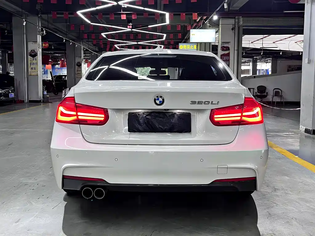 BMW 3 Series 2018 — фото 14