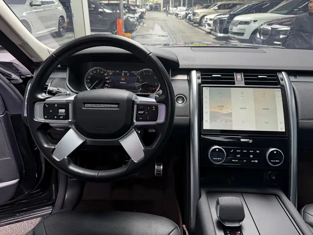 Land Rover Discovery 2023 — фото 13