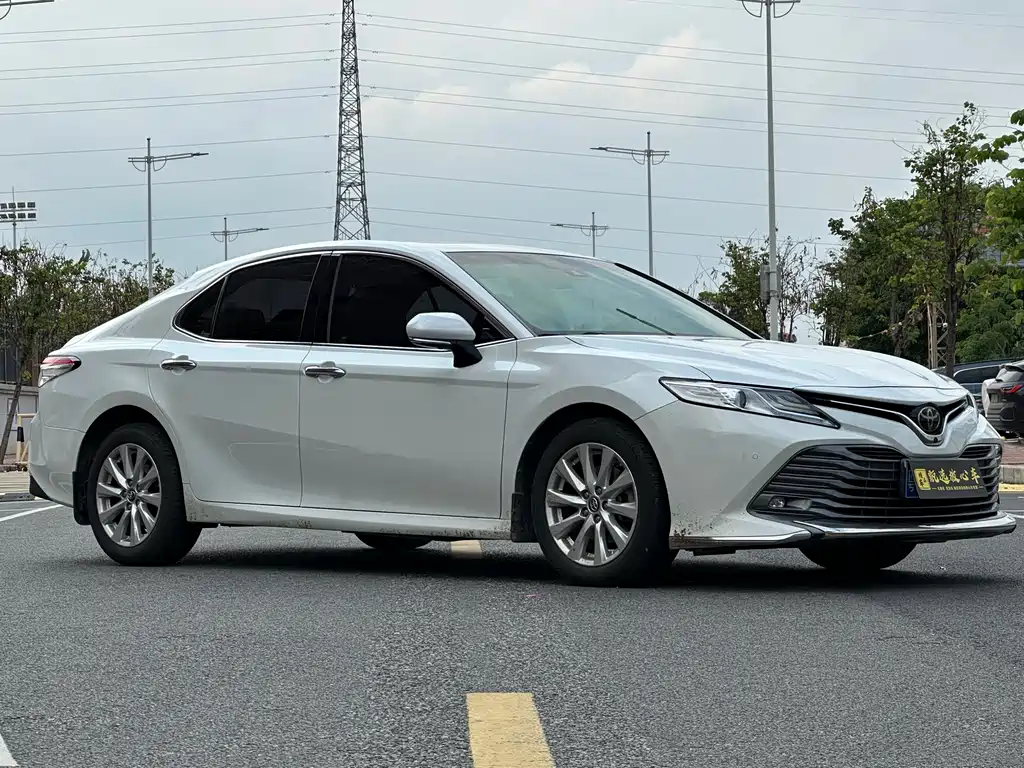 Toyota Camry 2018 — фото 3