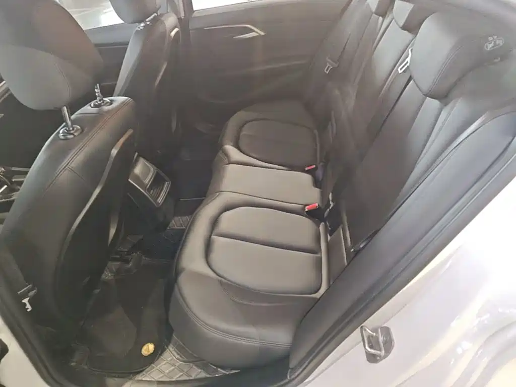 BMW 1 Series 2020 — фото 17