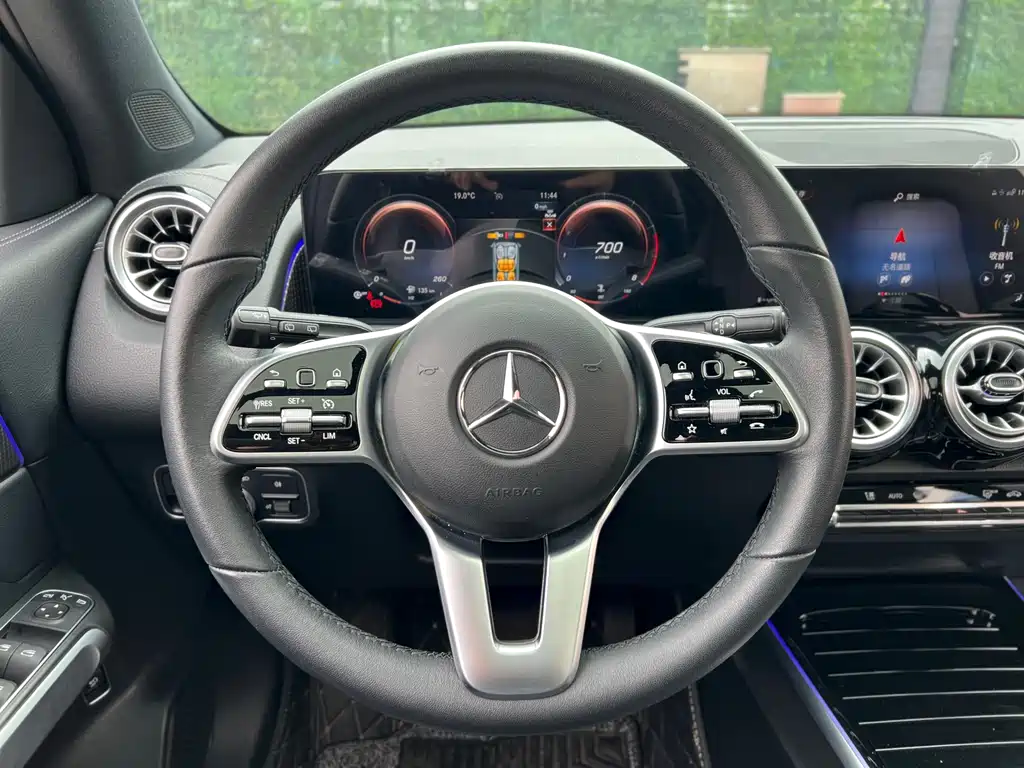 Mercedes-Benz GLB 2023 — фото 16