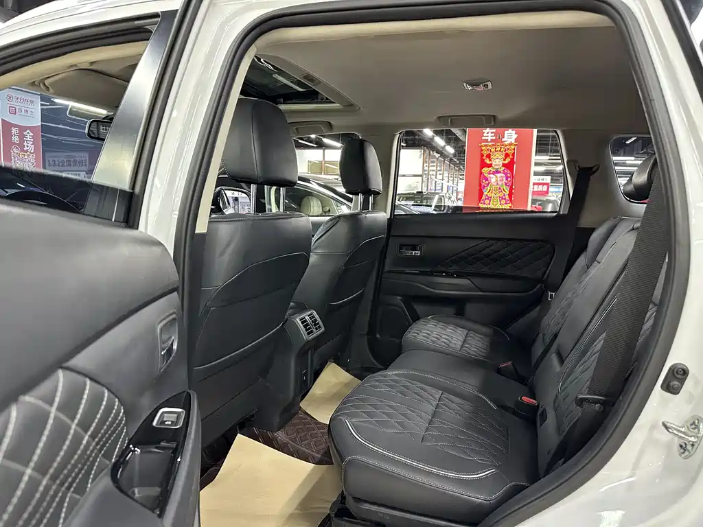 Mitsubishi Outlander 2022 — фото 19