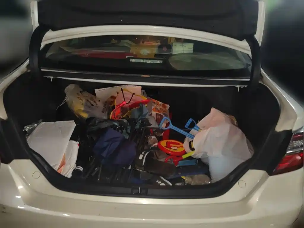 Toyota Camry 2015 — фото 10