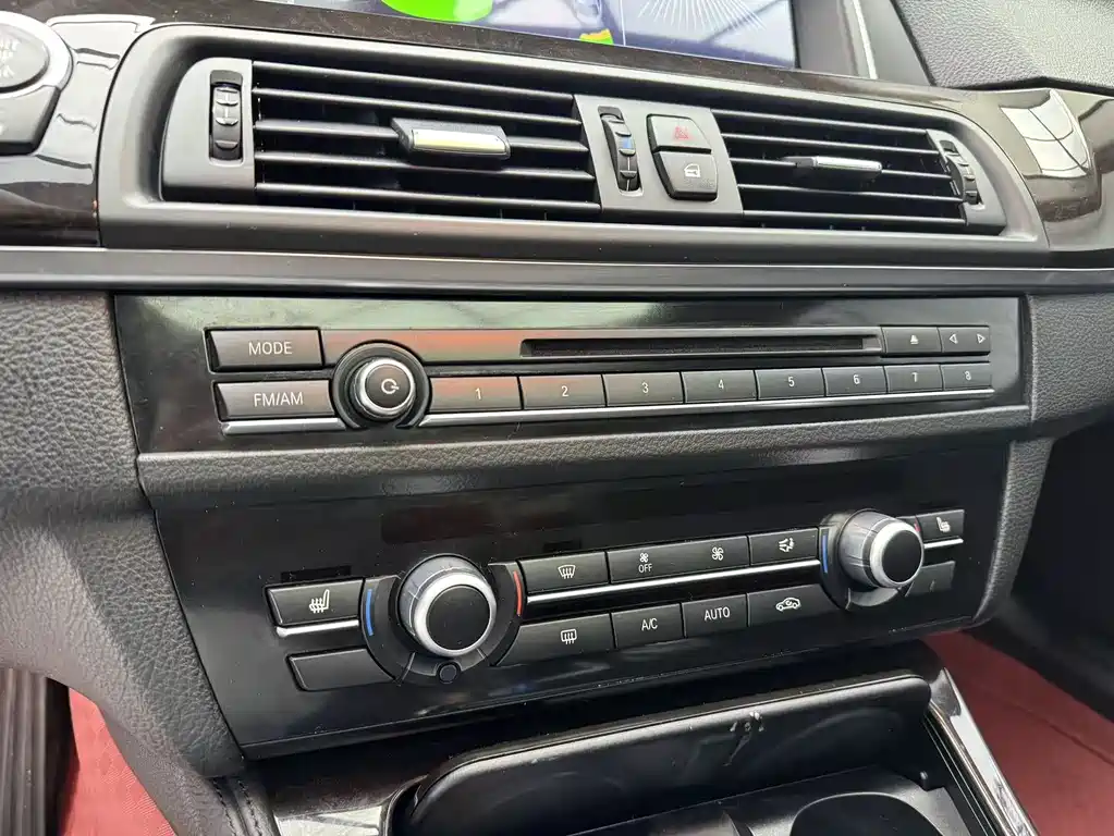 BMW 5 Series 2014 — фото 11