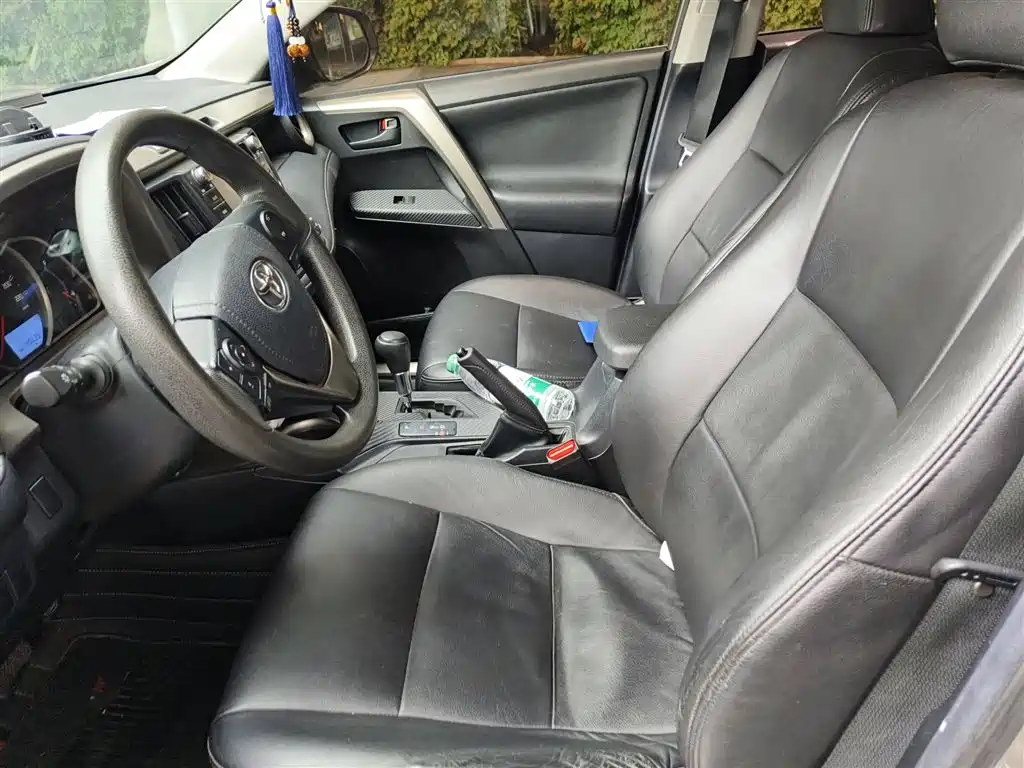 Toyota RAV4 2015 — фото 8