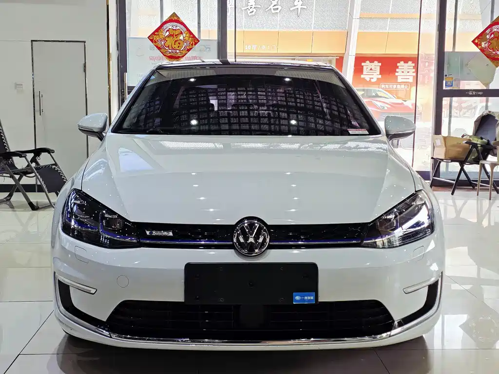 Volkswagen Golf EV 2020 — фото 2