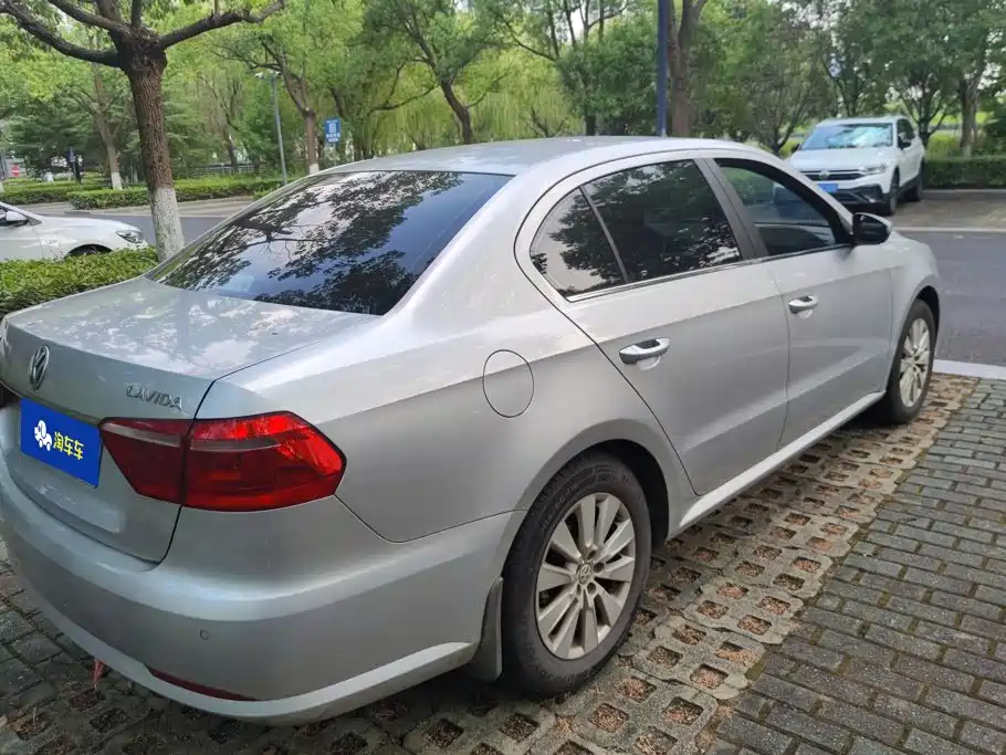 Volkswagen Lavida 2013