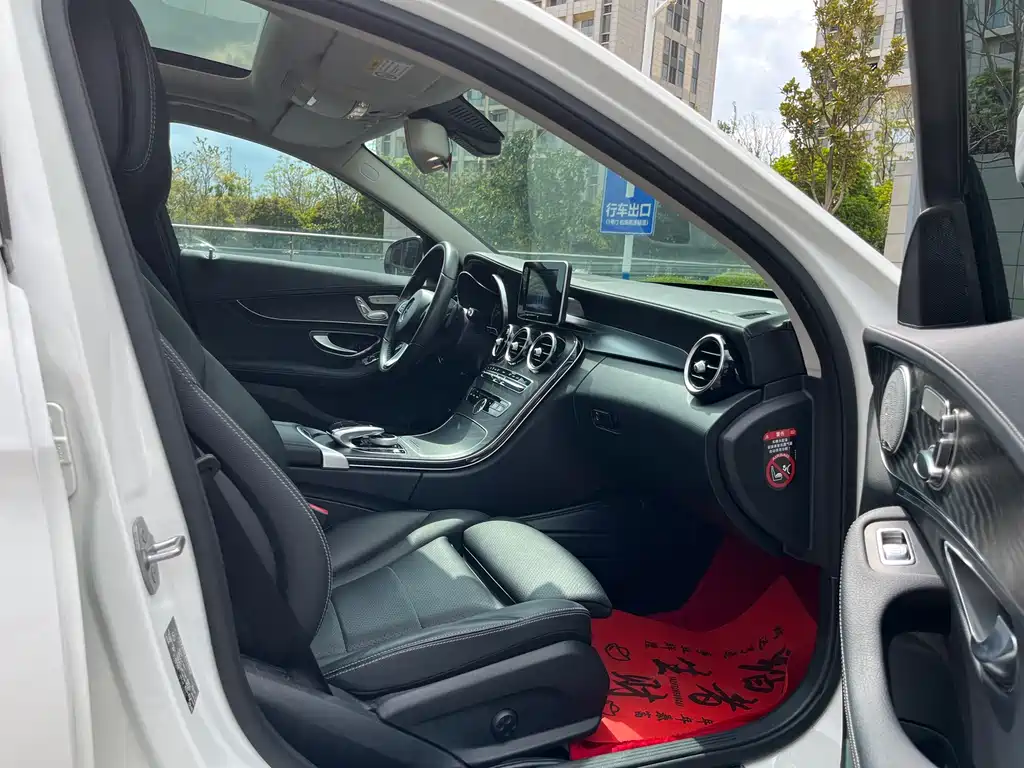 Mercedes-Benz C-Class 2018 — фото 18