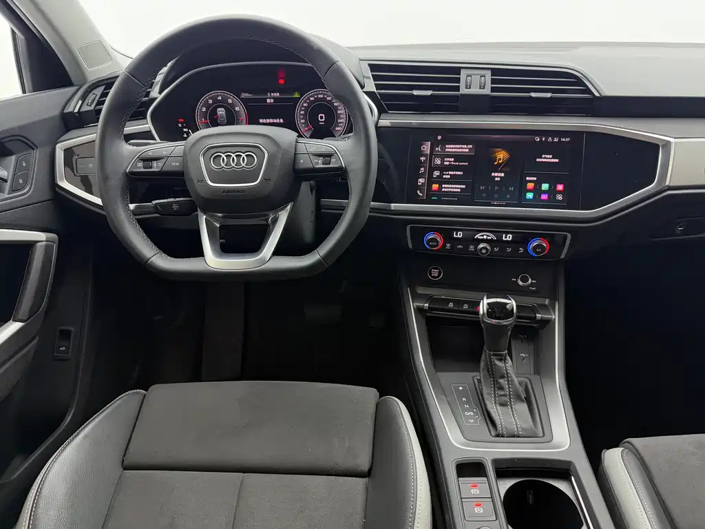 Audi Q3 2023 — фото 10