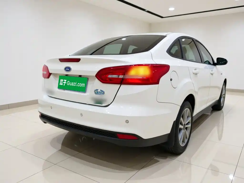 Ford Focus 2015 — фото 5