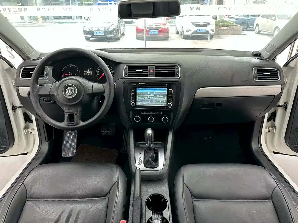 Volkswagen Sagitar 2012