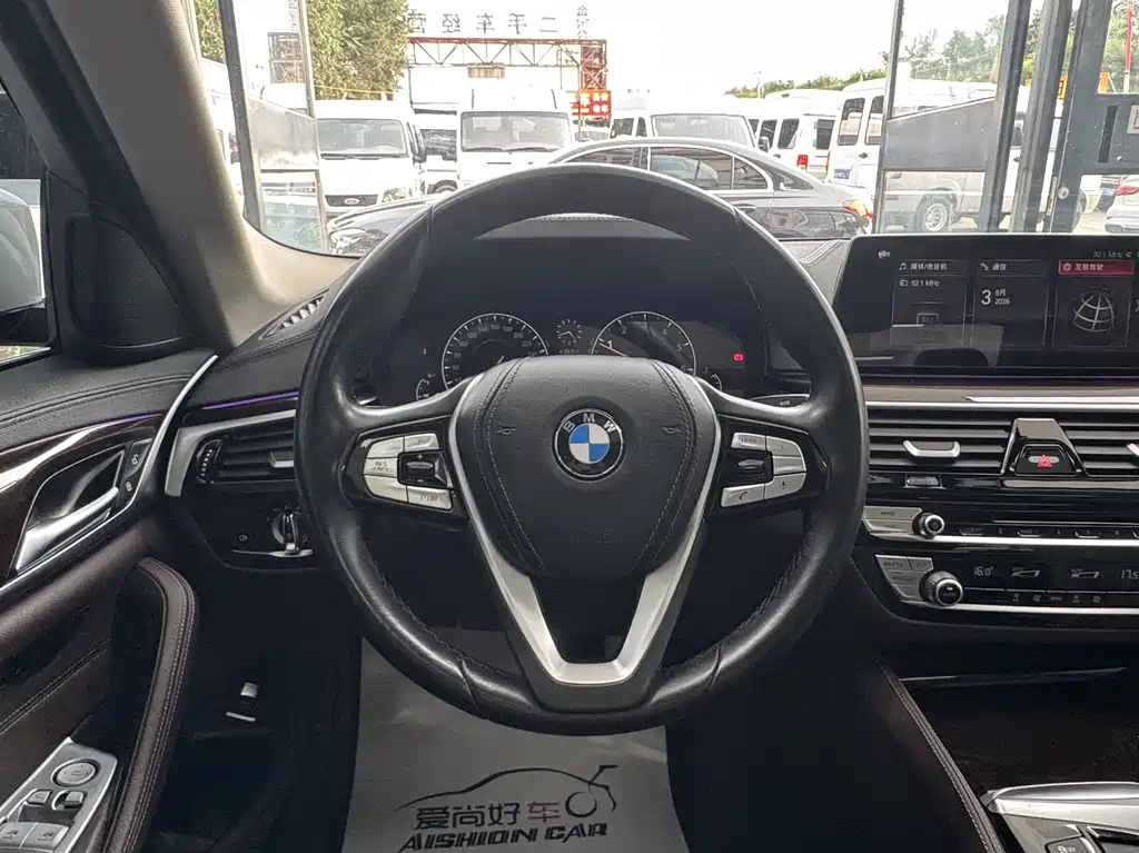 BMW 5 Series 2019 — фото 13