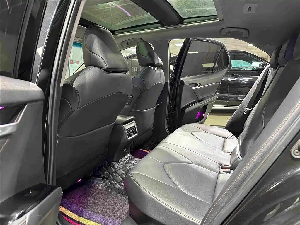 Toyota Camry 2022 — фото 11