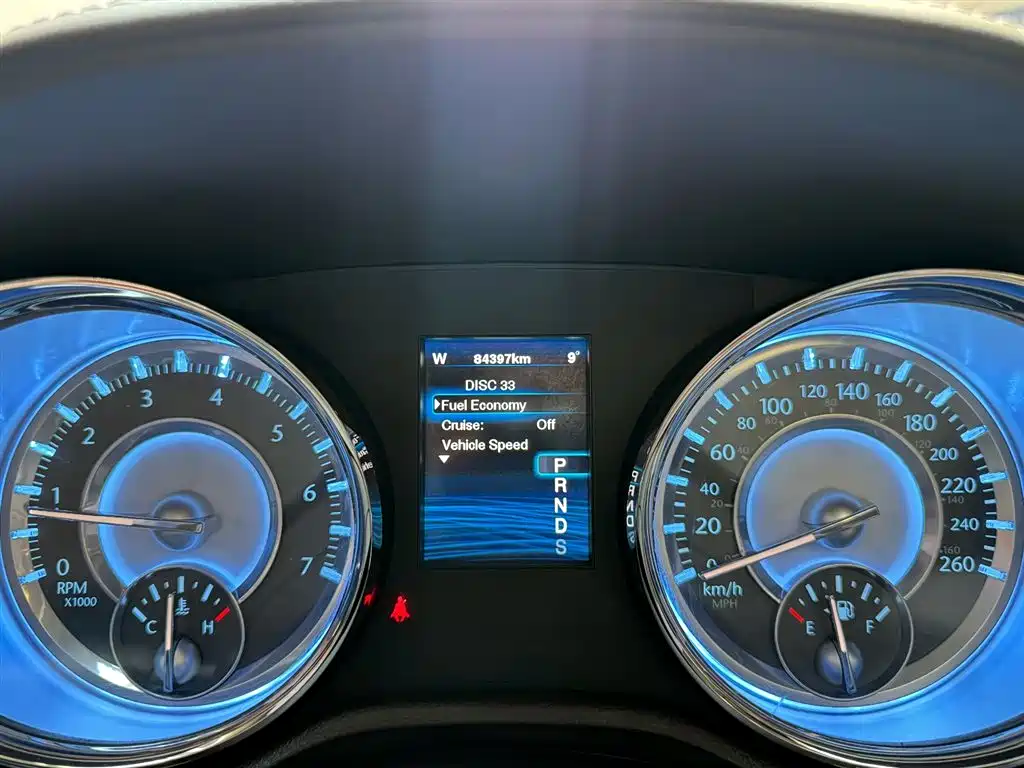 Chrysler 300C 2013 — фото 13