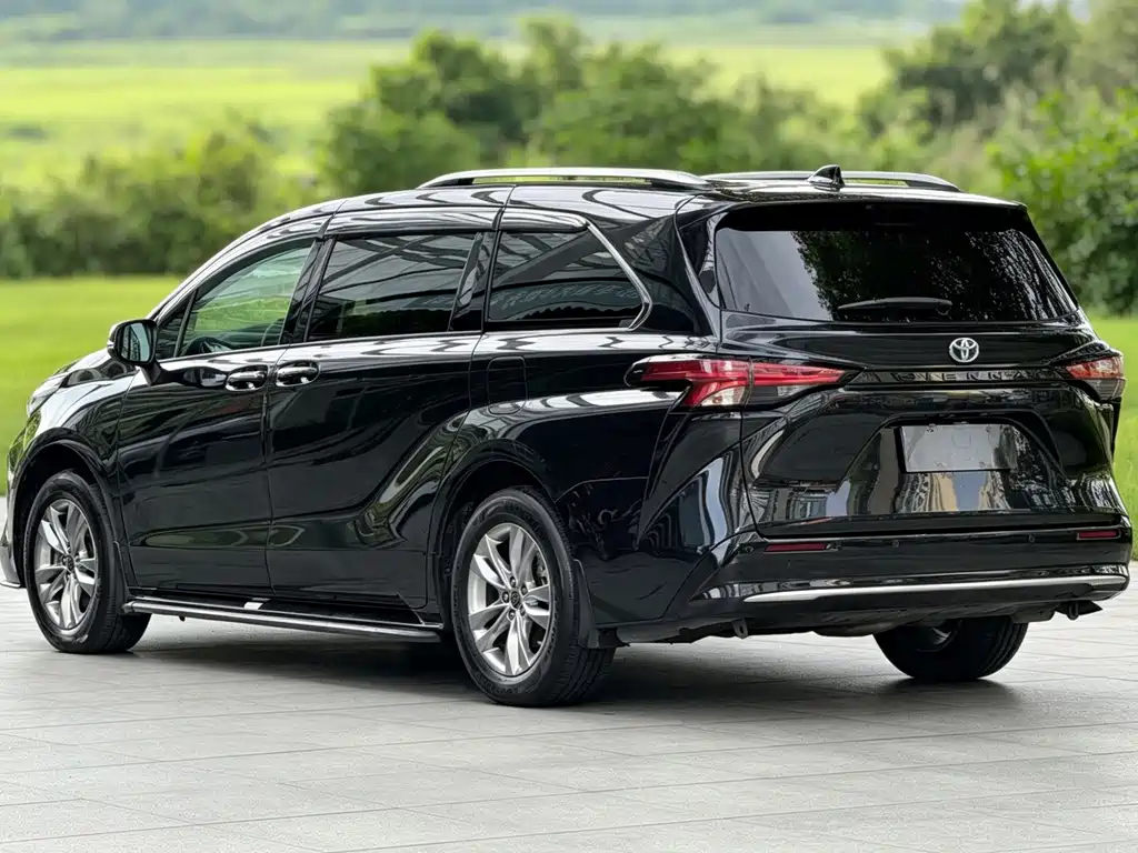 Toyota Sienna 2022 — фото 6