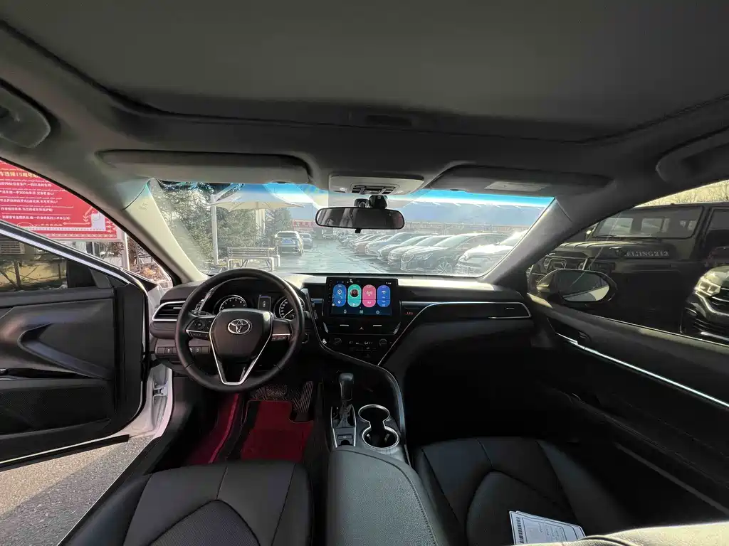 Toyota Camry 2023 — фото 5