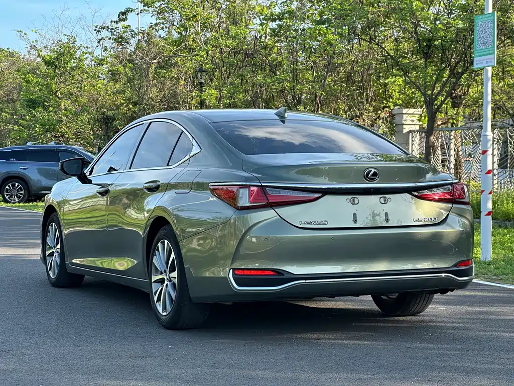 Lexus ES 2018 — фото 5