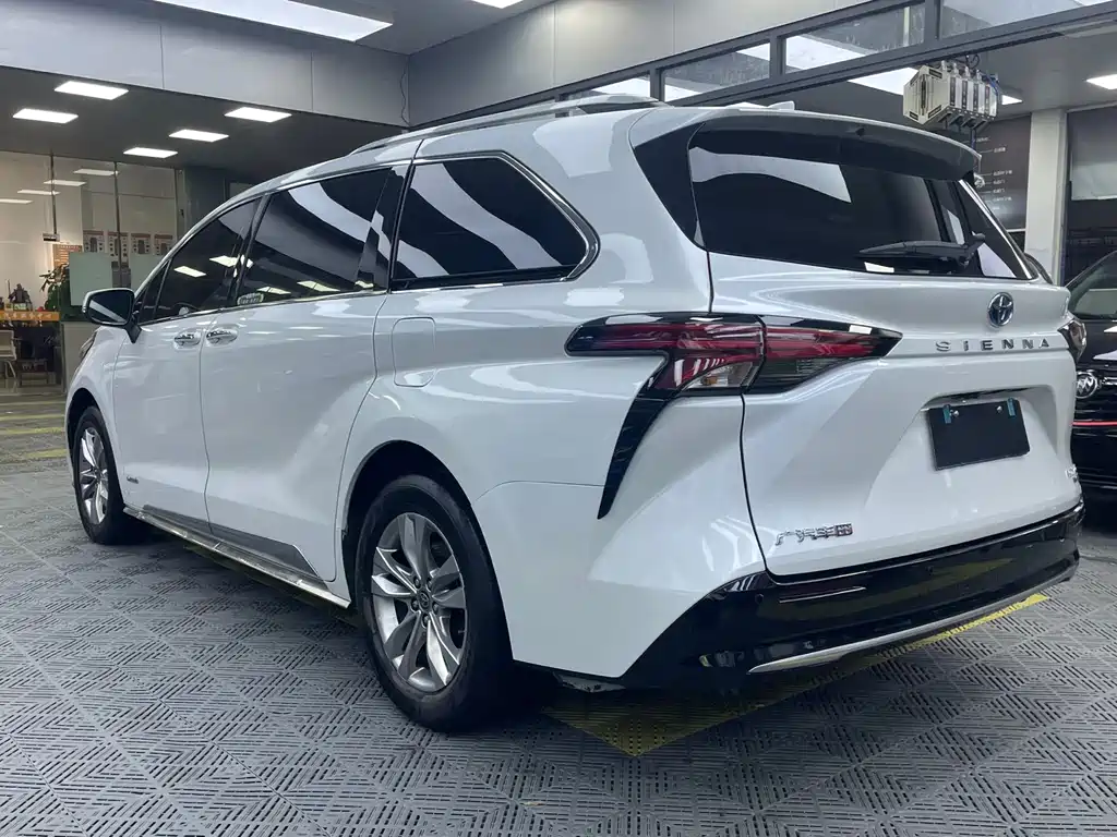 Toyota Sienna 2022 — фото 5