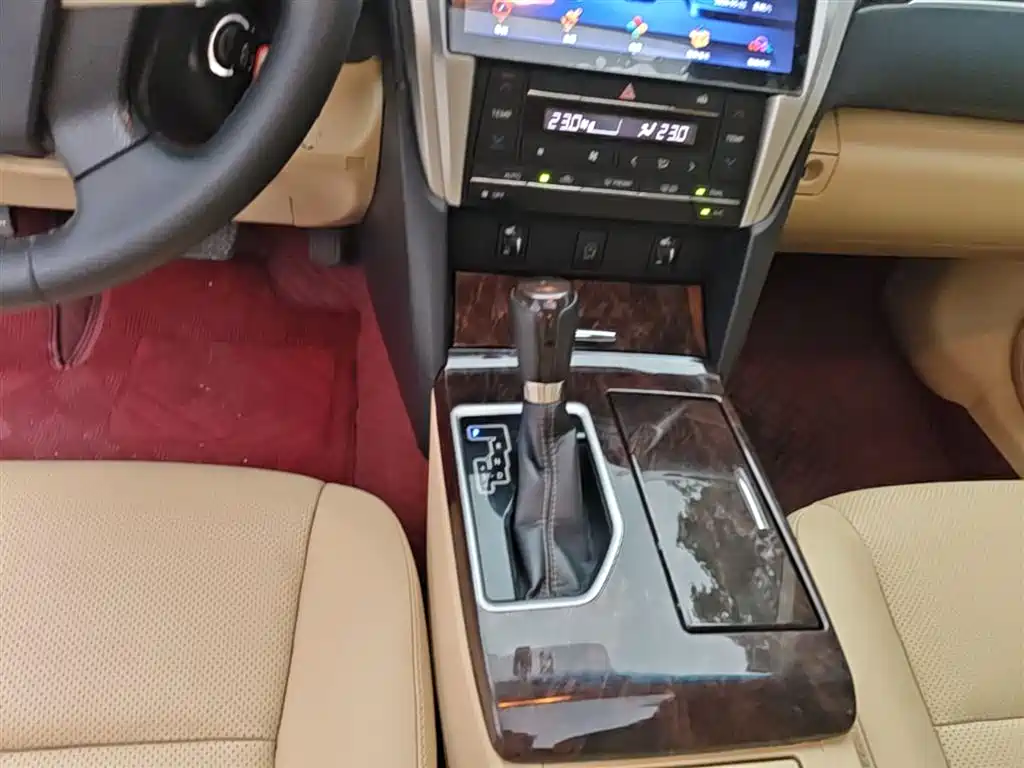 Toyota Camry 2017 — фото 14