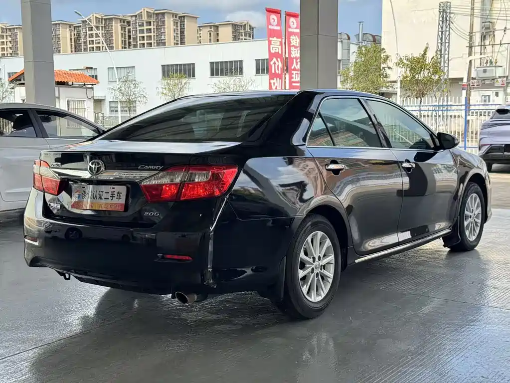 Toyota Camry 2014 — фото 6