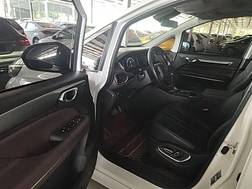 GAC Motor Trumpchi M6 2023 — фото 16