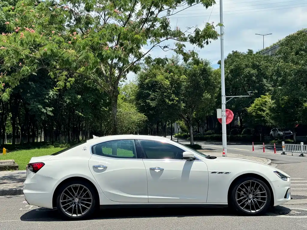 Maserati Ghibli 2020 — фото 20