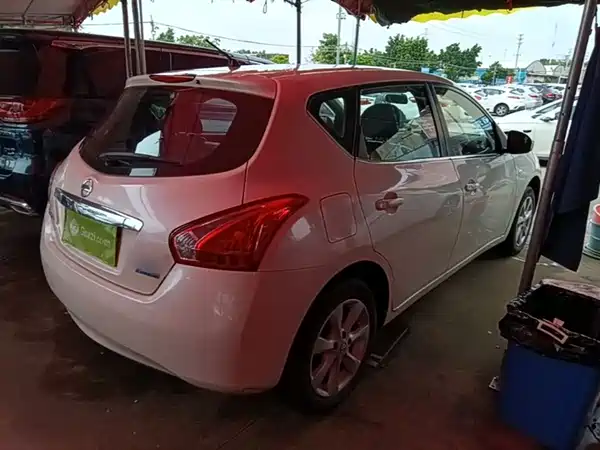 Nissan Tiida 2015