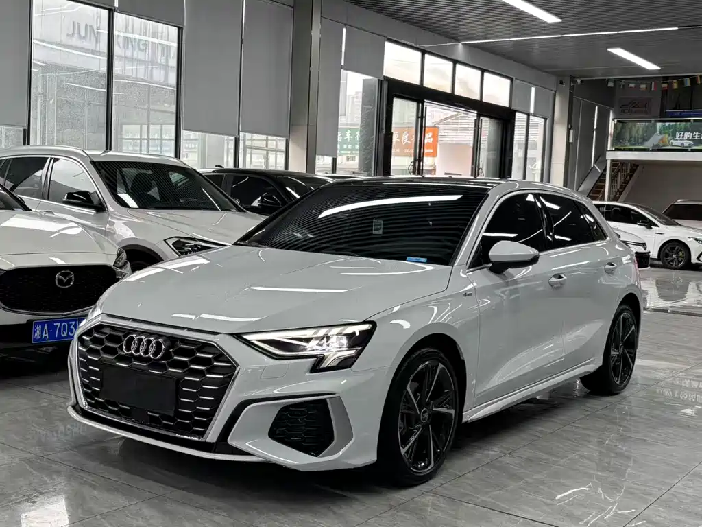 Audi A3 2023 — фото 1